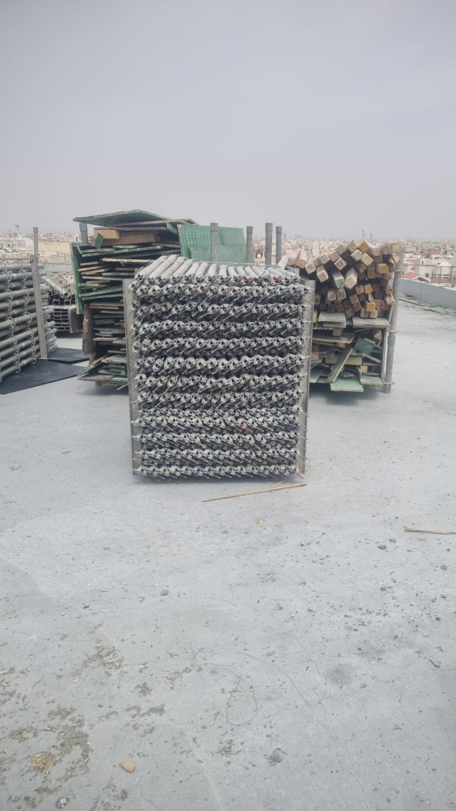 تأجير الشداد المعدنية