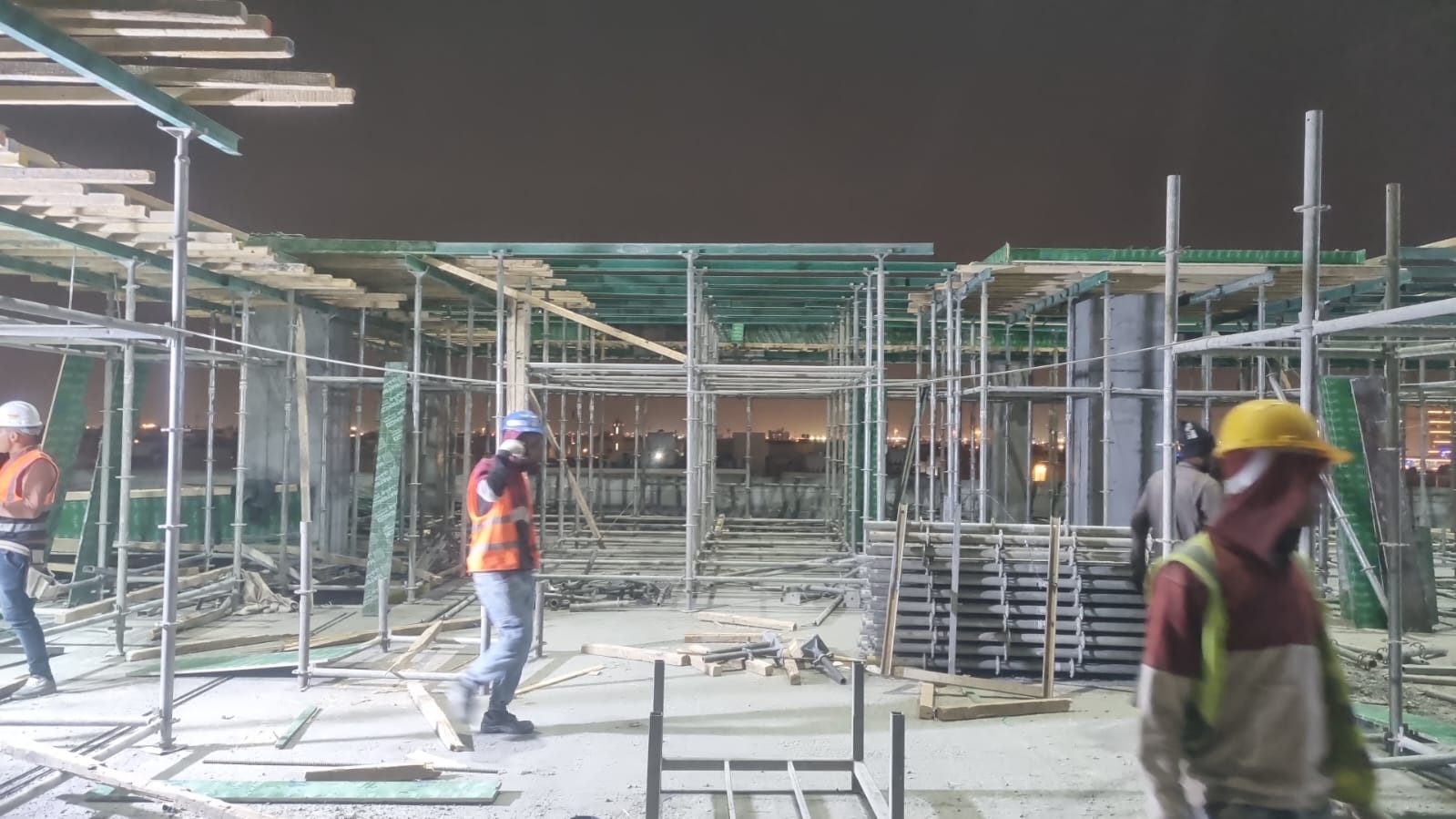 تأجير الشداد المعدنية